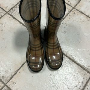 Real vintage women’s Burberry boots